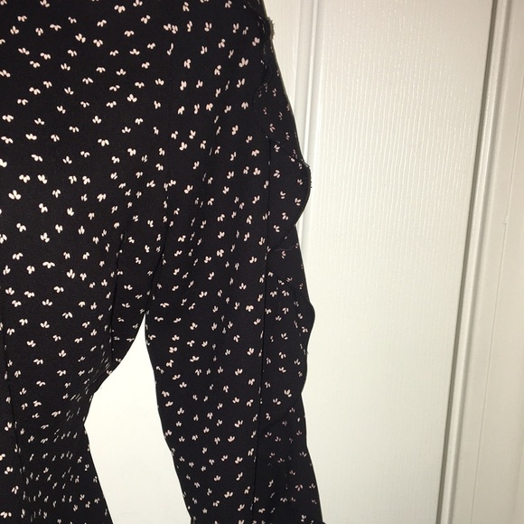 NWOT Adorable, flutter ruffle sleeve LC top - Picture 6 of 7